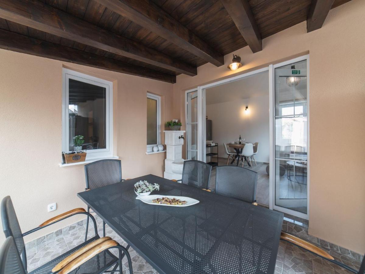 Apartment Fiora Kastela Ngoại thất bức ảnh