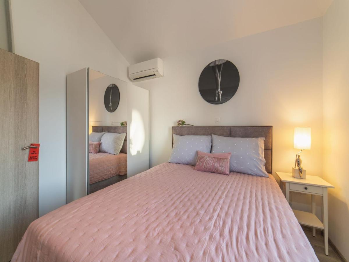 Apartment Fiora Kastela Ngoại thất bức ảnh