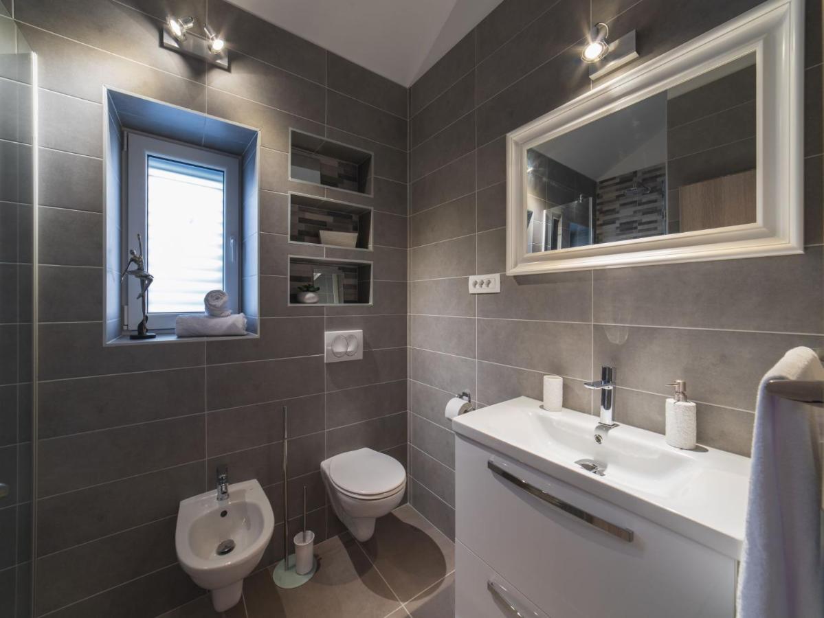 Apartment Fiora Kastela Ngoại thất bức ảnh